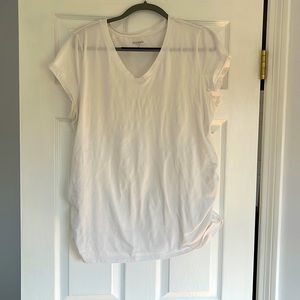 Old Navy White Maternity Tshirt EUC